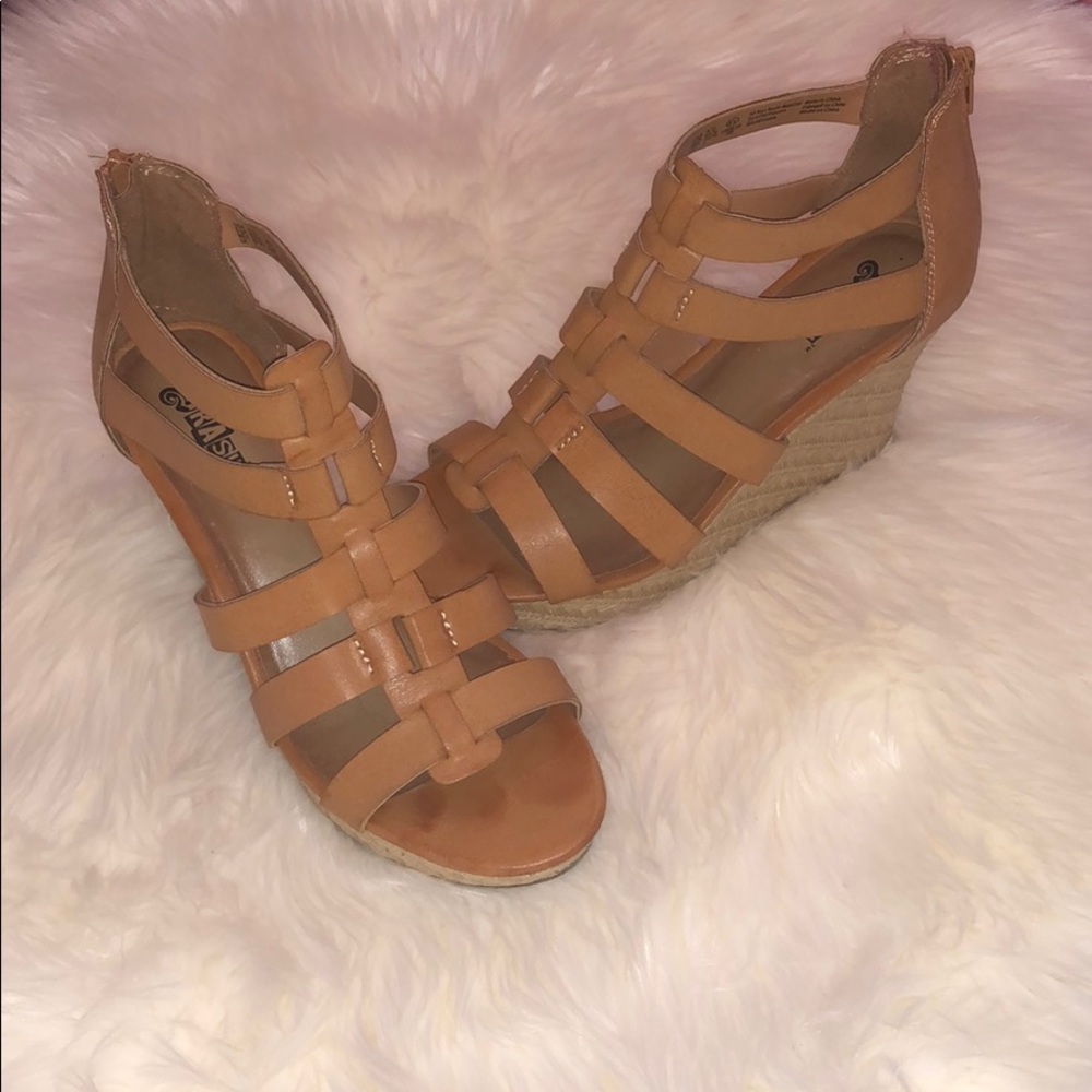 “Brash” Wedge Heels Canvas/Tan! Summer Ready!!